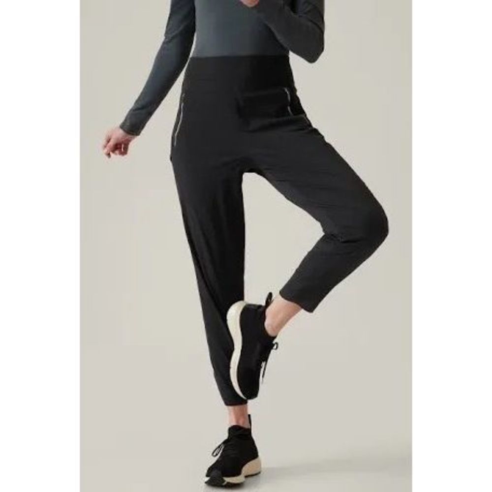 Athleta Trekkie North black Athleisure 10 joggers
